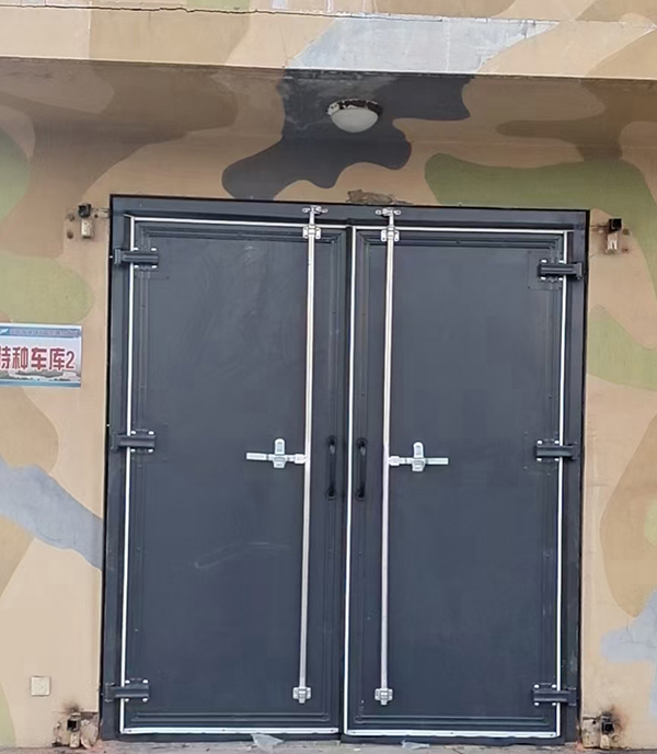 尖扎工业平开门