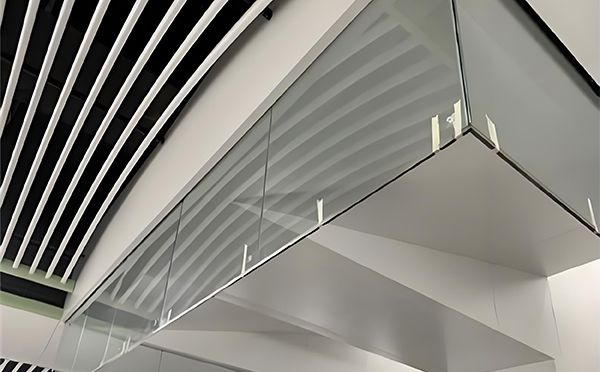 尖扎玻璃挡烟垂壁