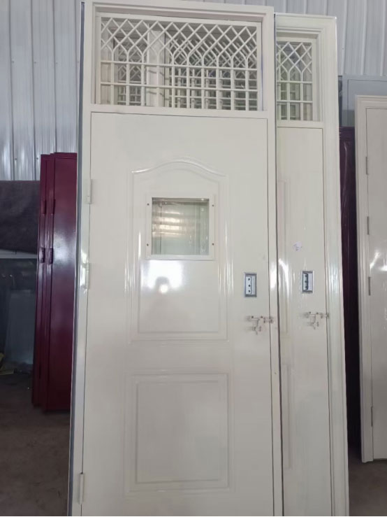 尖扎学校教室门 尖扎学校教室门