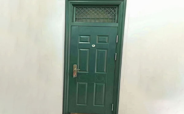 尖扎学校教室门