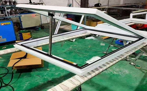 某地下车库出入口尖扎排烟窗配置工程