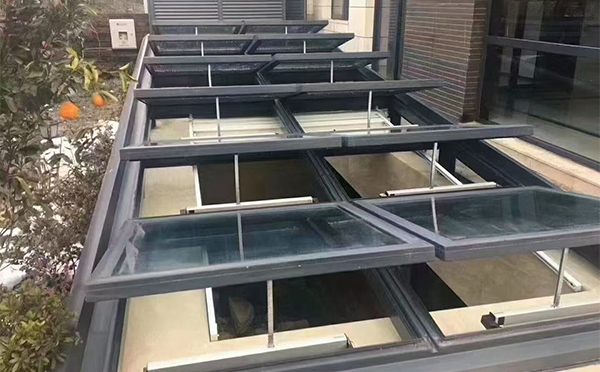 某轨道交通车辆维修车间尖扎排烟窗应用