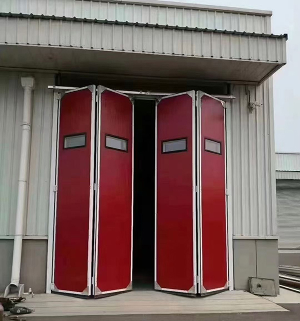 尖扎工业折叠门在大型装配车间出入口的应用实例