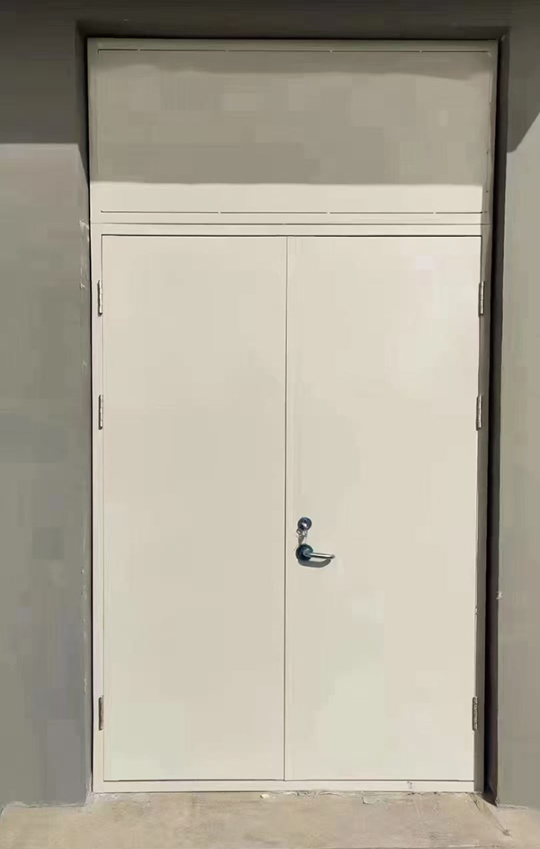 展览馆项目完成大跨度尖扎防火门安装